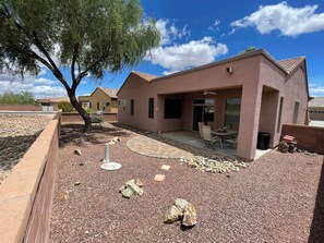 Outdoor dining - NEW Canoa Ranch Retreat (Green Valley)