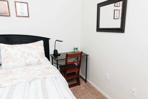 2 bedrooms, desk, WiFi, bed sheets