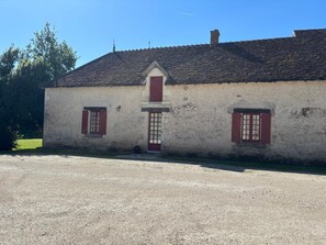 Exterior - Gîte de l'Étang Neuf (Paulnay)