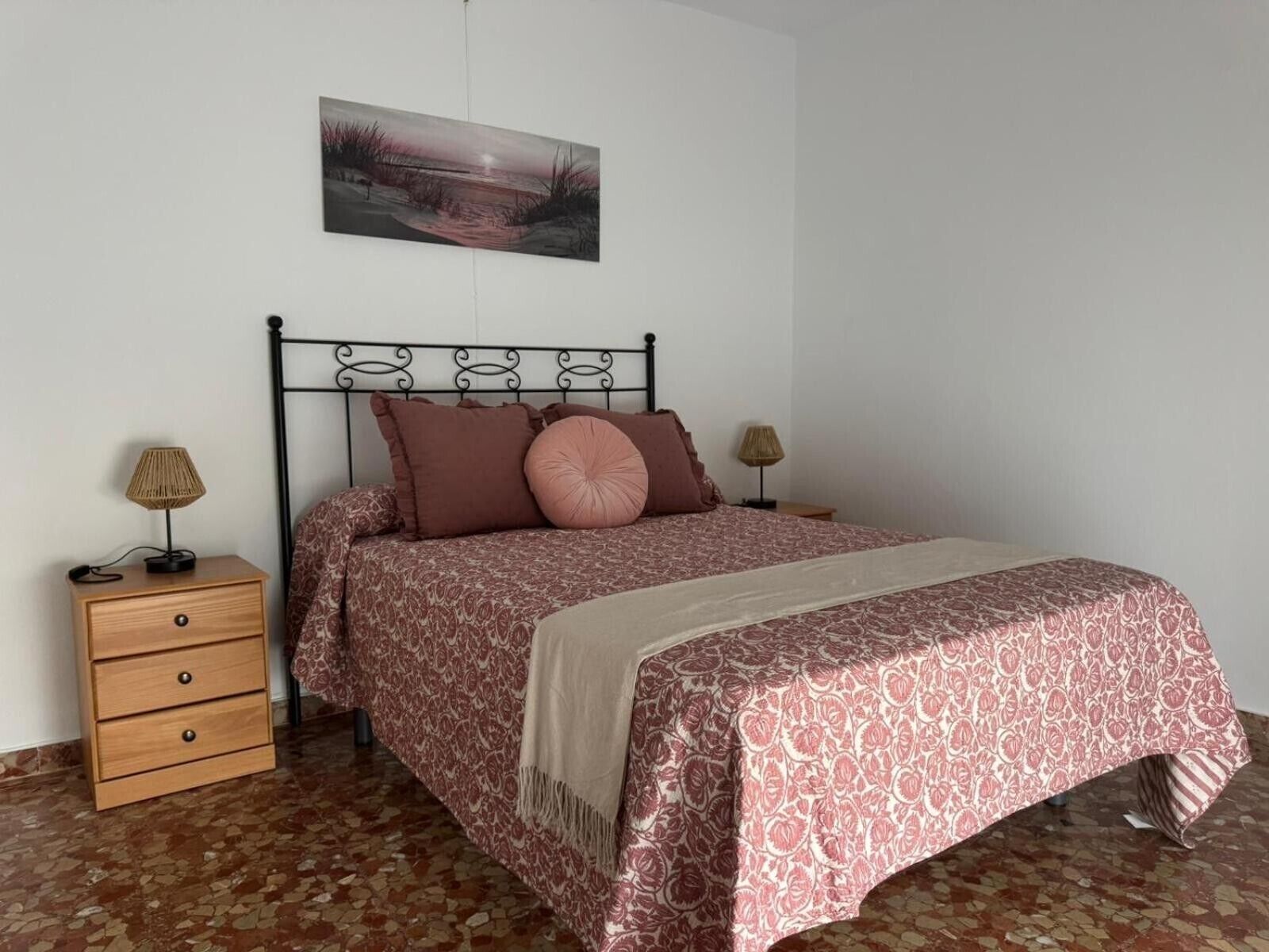 Iron/ironing board, WiFi, bed sheets