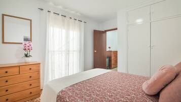 Iron/ironing board, WiFi, bed sheets