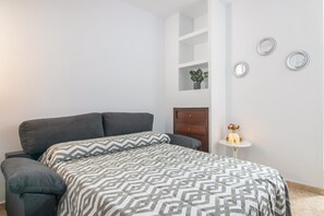 Iron/ironing board, WiFi, bed sheets