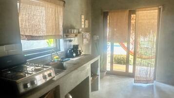 Fridge, stovetop, coffee/tea maker, blender