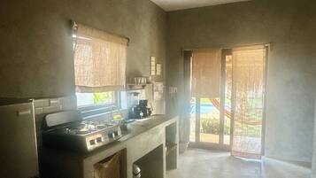 Fridge, stovetop, coffee/tea maker, blender