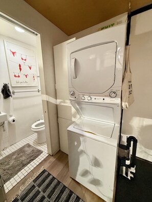 Dusche, Haartrockner, Bidet, Handtücher