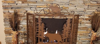 B cabin 2-bedroom with AC in charming Blowing Rock