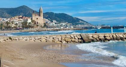 🇬🇧EXCEPTIONAL 6-BEDROOM VILLA NEAR SITGES – OPENING JULY 2026 🌊