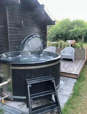 Bain à remous extérieur