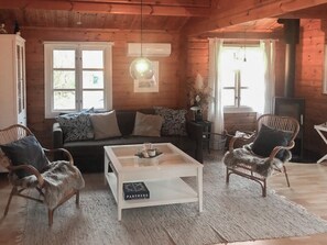 TV, fireplace - Protected nature staying near beach through green (Sæby)