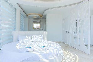 Tabla de planchar con plancha, wifi y ropa de cama 