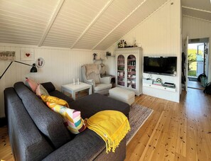 TV - Summer house with authentic charm on Enø (Karrebæksminde)