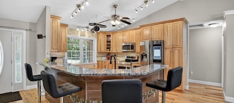 Forest Cove · Cozy, Secluded w/ Hot Tub & More