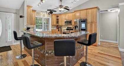 Forest Cove · Cozy, Secluded w/ Hot Tub & More