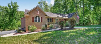 Forest Cove · Cozy, Secluded w/ Hot Tub & More