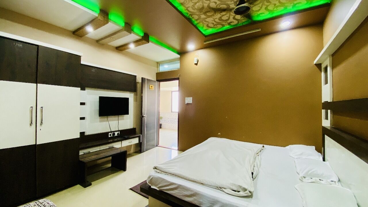 Deluxe Room | Desk, laptop workspace, free WiFi