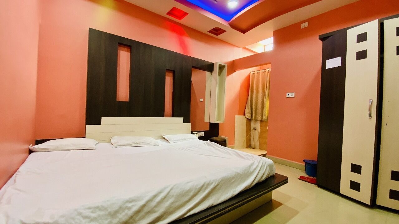 Deluxe Room | Desk, laptop workspace, free WiFi
