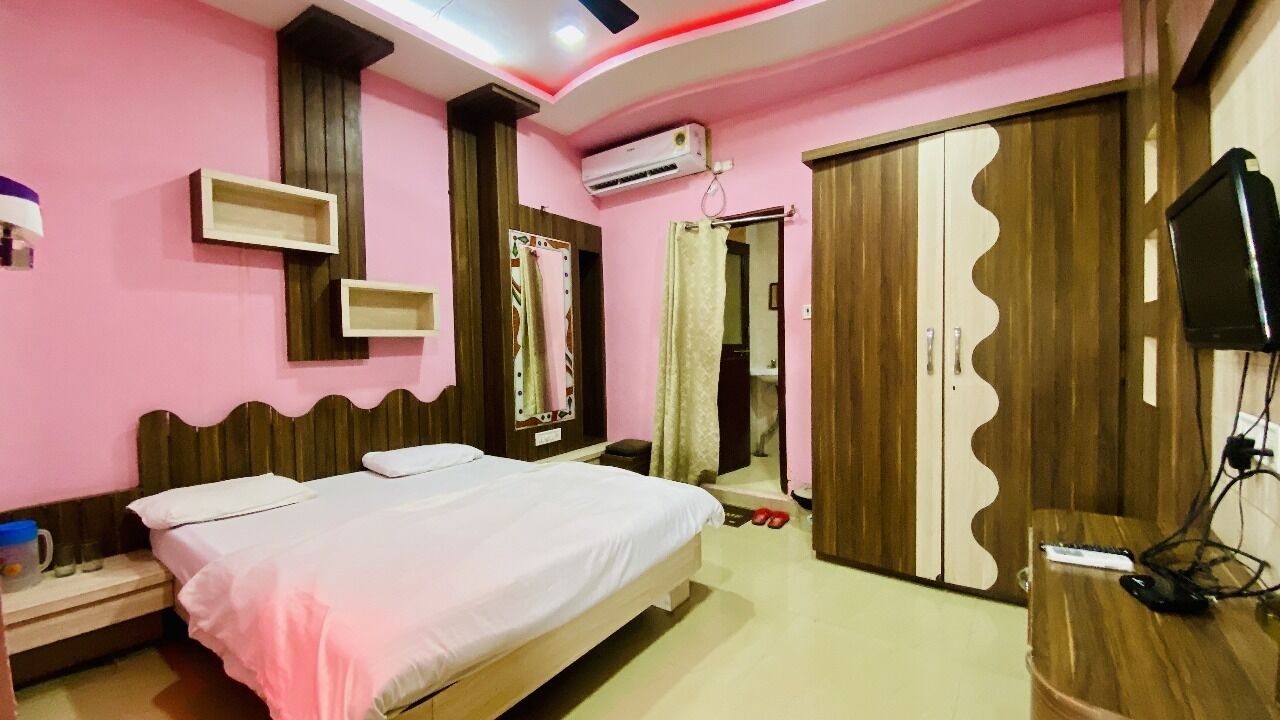 Deluxe Room | Desk, laptop workspace, free WiFi