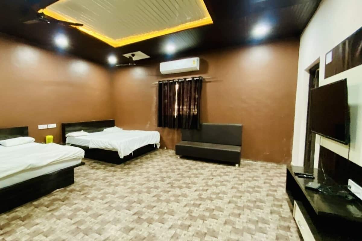 Kamar Quadruple Deluks | Meja kerja, ruang kerja ramah laptop, dan Wi-Fi gratis