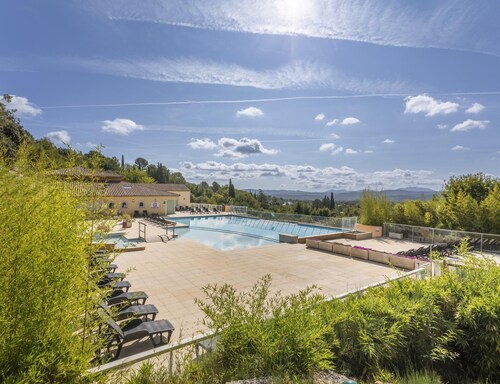 Retreat for 2 Near Lake Saint-cassien