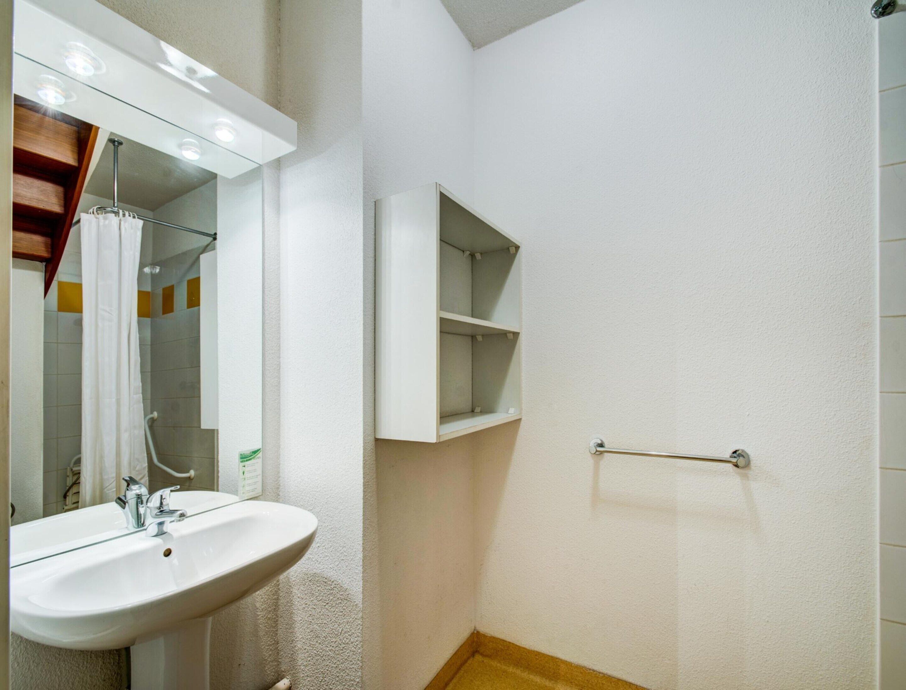 Apartment | Bathroom