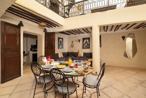 Dining - Riad elkhamsa maison Privé avec petite déjeuner inclus (Marrakech)