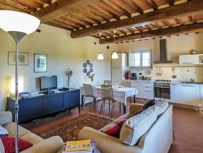 TV - Apartment with terrace and pool near Lucca (Lucca)