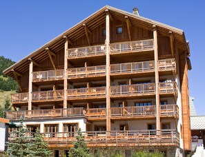 Exterior - Inviting Apartment With Balcony or Terrace (Les Deux Alpes)