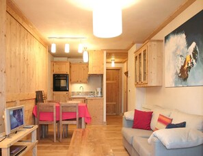 Apartment | Living room - Inviting Apartment With Balcony or Terrace (Les Deux Alpes)