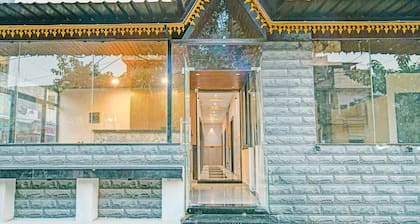 Deluxe Hotel Maharana Pratap