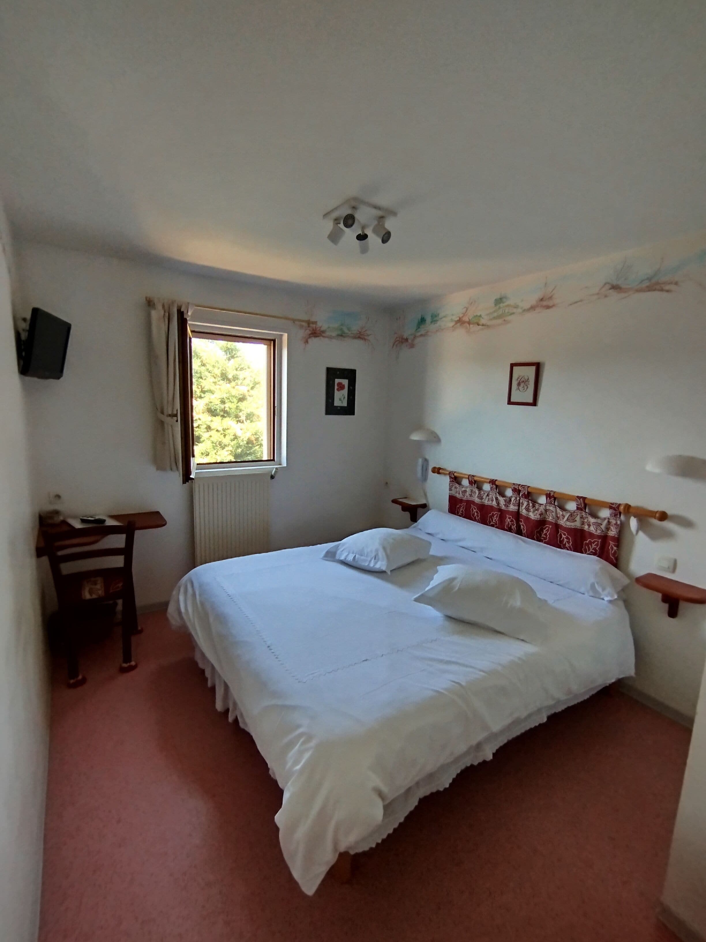 Chambre Classique, vue vallée | Espace de travail pour ordinateur portable, Wi-Fi gratuit, draps fournis