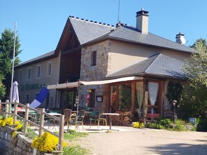 Ulkoruokailutilat