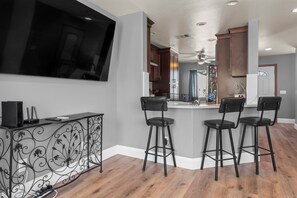 Interior - Wake Up to the Water. Live the Lake Life You've Been Imagining! (Lake Elsinore)