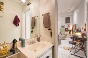 Handtücher, Seife, Toilettenpapier