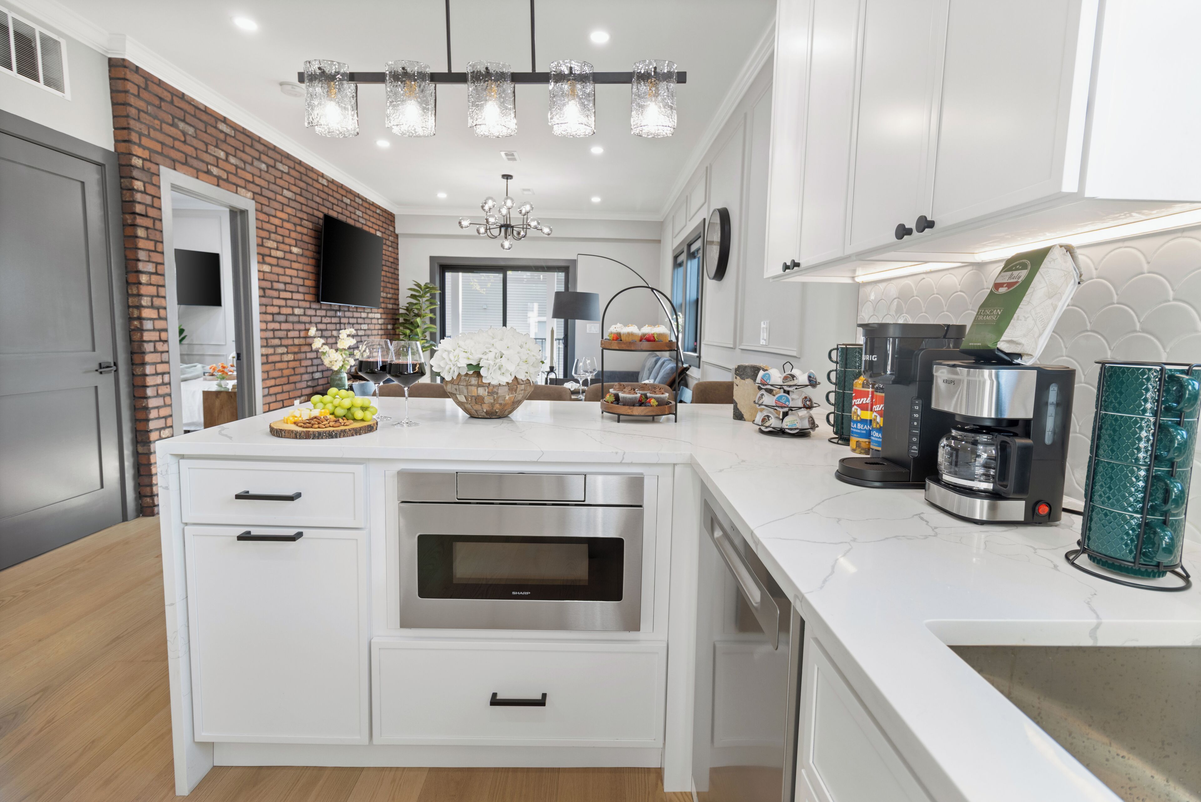 Refrigerador, microondas, horno, placa de cocina