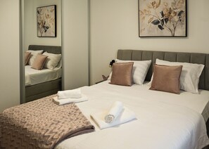 4 habitaciones, tabla de planchar con plancha, wifi y ropa de cama 