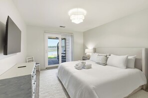 4 bedrooms, iron/ironing board, WiFi, bed sheets - Waterfront Escape at Braddock Cove (Hilton Head Island)
