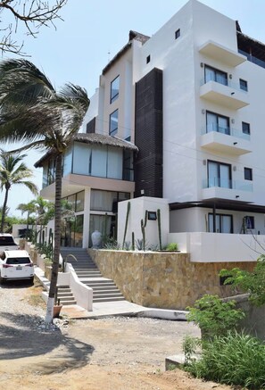 Exterior - Wake up in front of the sea! Ideal apartment for vacations and rest. (Higuera Blanca)