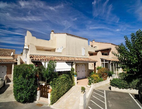 Spacious Holiday Home Near Beach