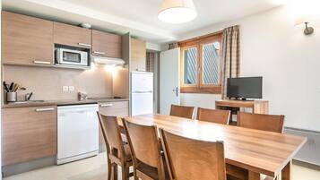 Apartment | Dining