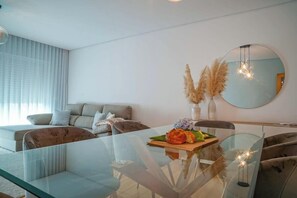Dining - GuestReady - Salomão luminous apartment (Ponta Delgada)