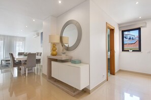 Dining - Rodrigues Apartment with Shared Pool in São Martinho do Porto (São Martinho do Porto)