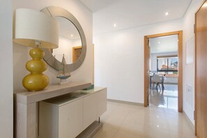 Interior - Rodrigues Apartment with Shared Pool in São Martinho do Porto (São Martinho do Porto)