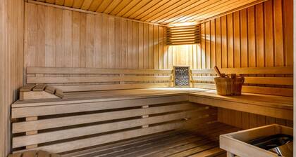 Retreat, Balcony, Pool & Gym