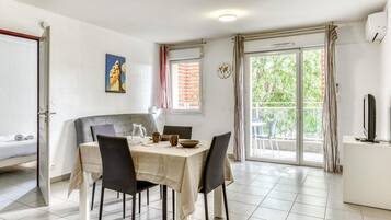 Apartment | Dining