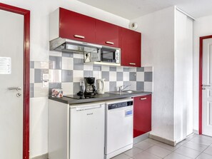 Private kitchen - Retreat, Balcony, Pool & Gym (Argelès-sur-Mer)