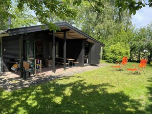 Outdoor dining - 70s feel and idyllic nature near Galgebjerg Strand (Hundested)