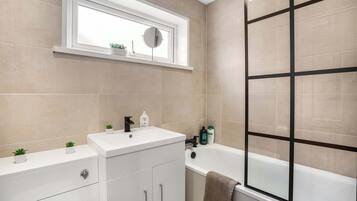 Dusche, Haartrockner, Shampoo