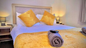 Iron/ironing board, WiFi, bed sheets - Family-Friendly - Marton Mere - 3BR Lodge -Parking (Blackpool)