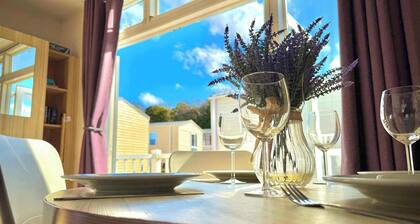 Family-Friendly - Marton Mere - 3BR Lodge -Parking