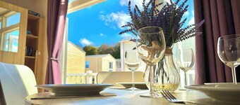 Family-Friendly - Marton Mere - 3BR Lodge -Parking